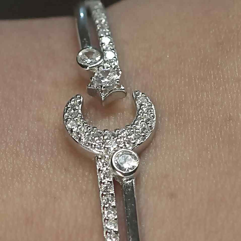 Chand Sitara Link Chain Charm Bracelet - Image 3