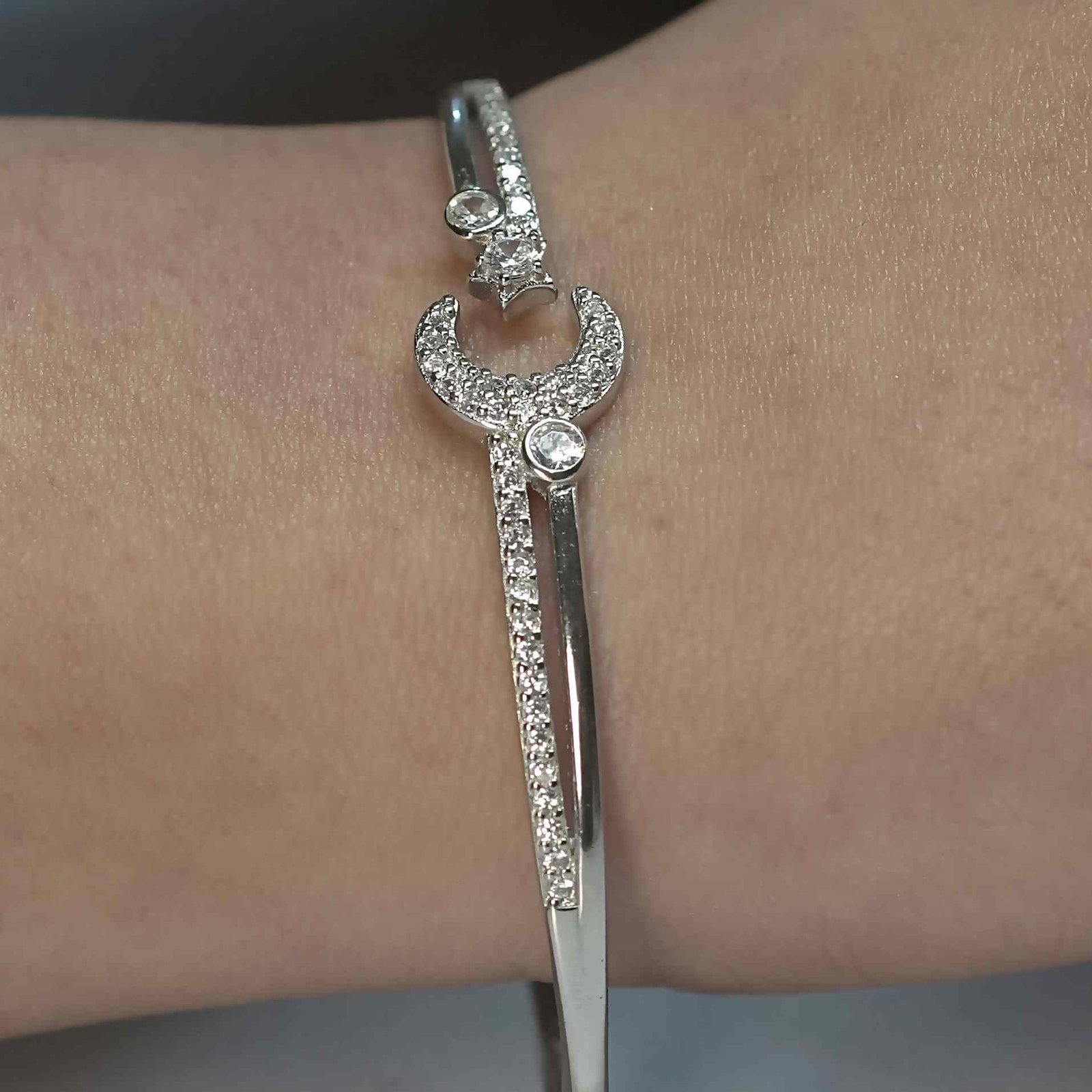 Chand Sitara Link Chain Charm Bracelet - Image 2