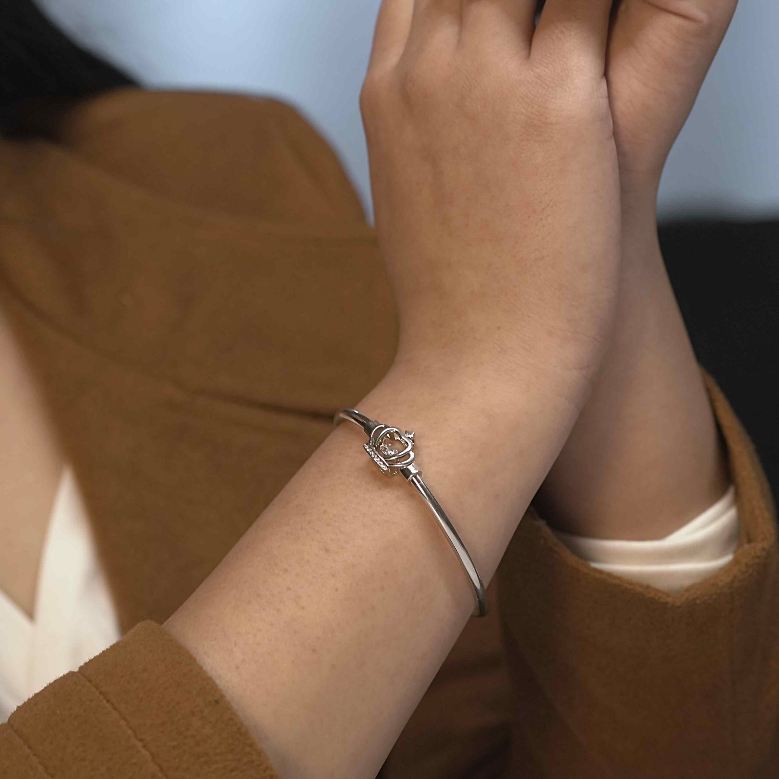 Traditional Floral Stone Oxidised Kada