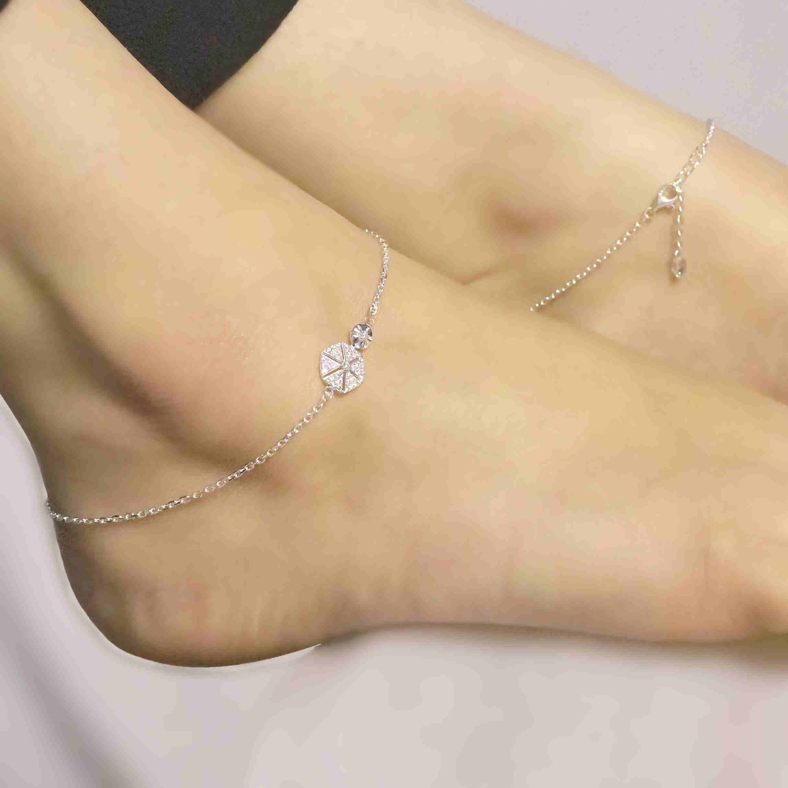 Oxidised cut stone flower shape anklet for women - Image 2