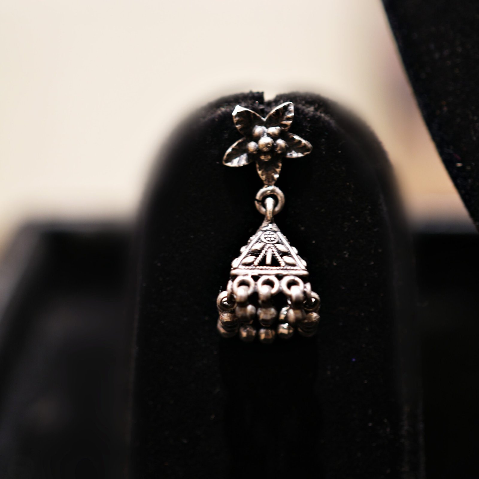 Silver Traditional Moti AD Pendant Set with Earrings - Image 4