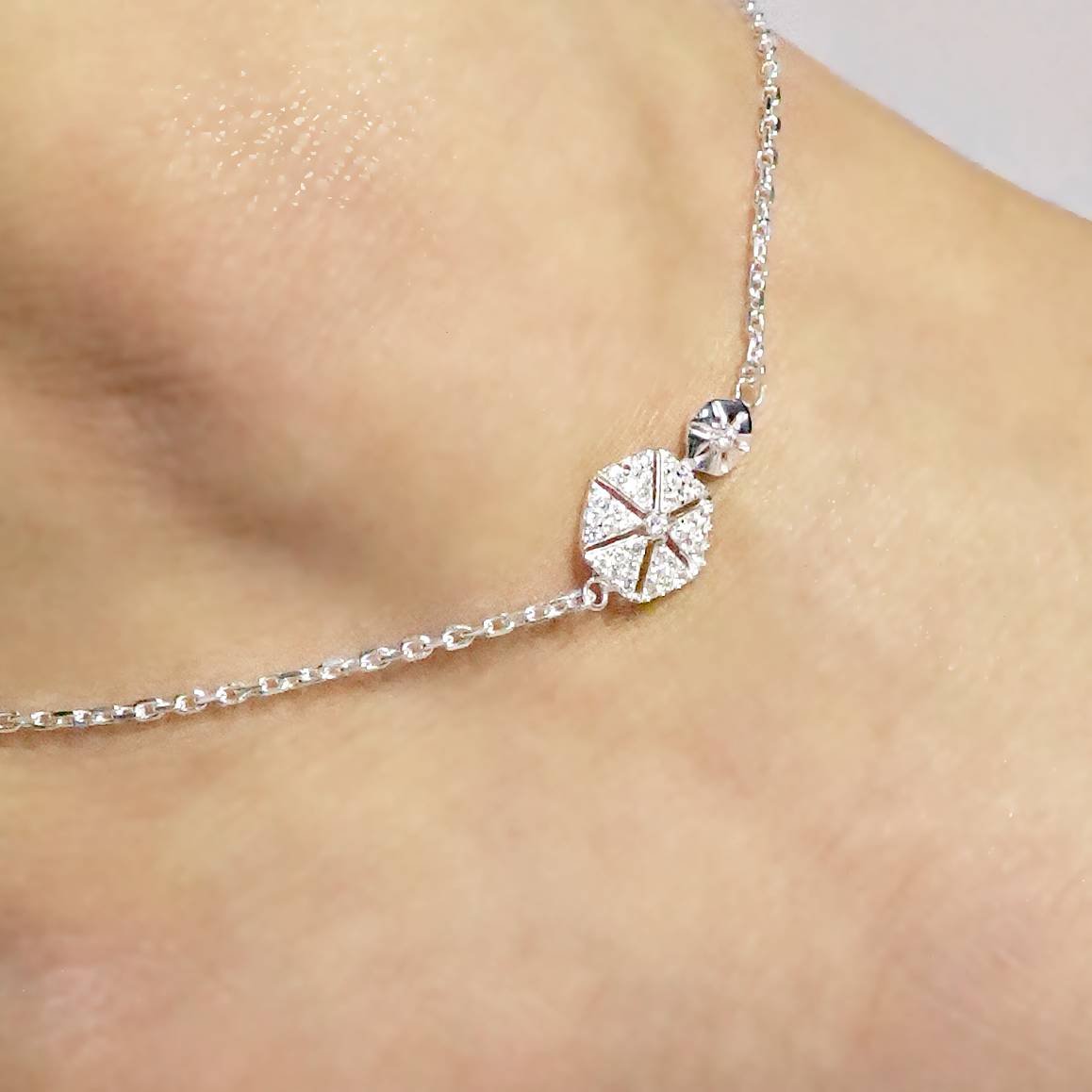 Oxidised cut stone flower shape anklet for women - Image 4